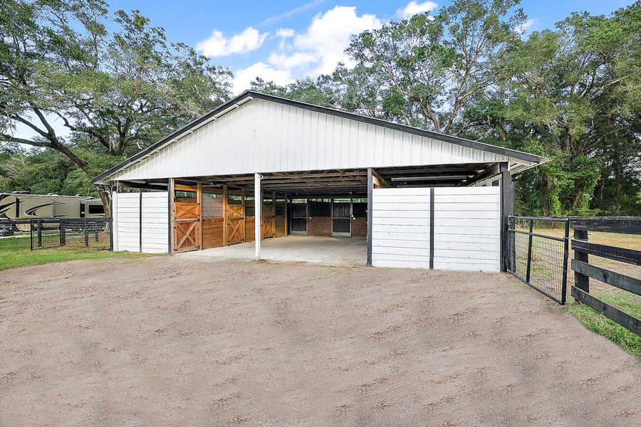 Barn for horses in Ocala